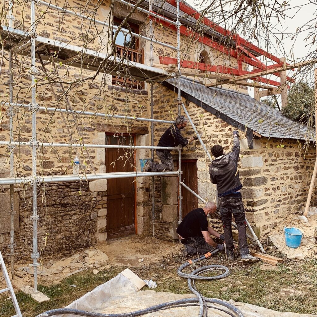 Un travail avec des méthodes empruntées aux techniques traditionnelles.